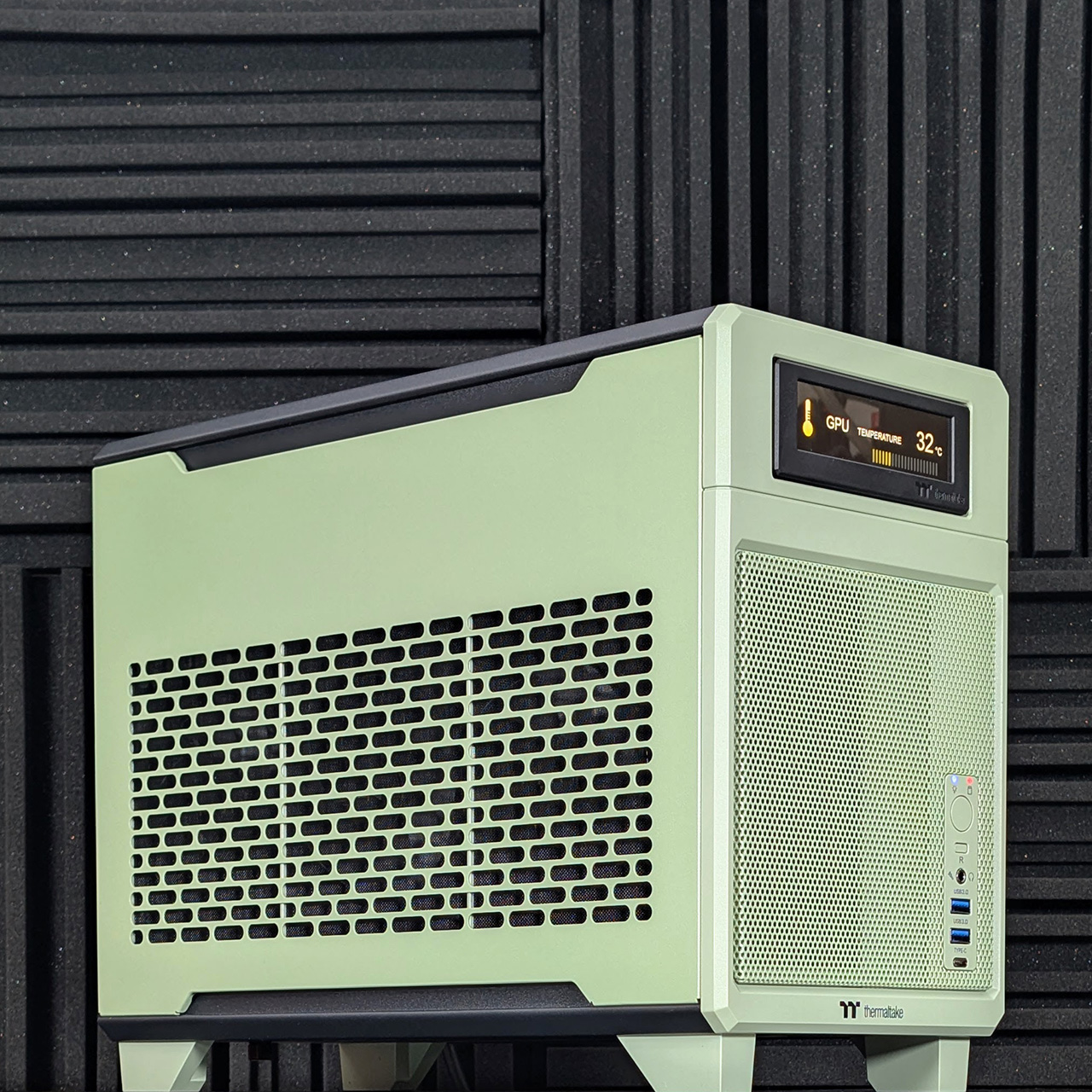 thermaltake-tr100-matcha-green-custom-prebuilt-sff-mini-itx-gaming-pc-closeup thermaltake tr100 matcha green custom prebuilt sff mini itx gaming pc closeup
