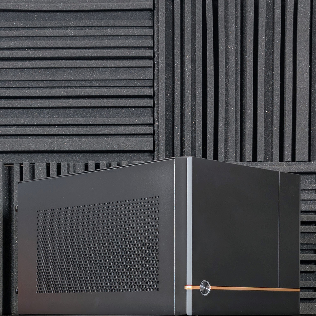 silverstone sugo 14 black custom prebuilt sff itx gaming pc case closeup