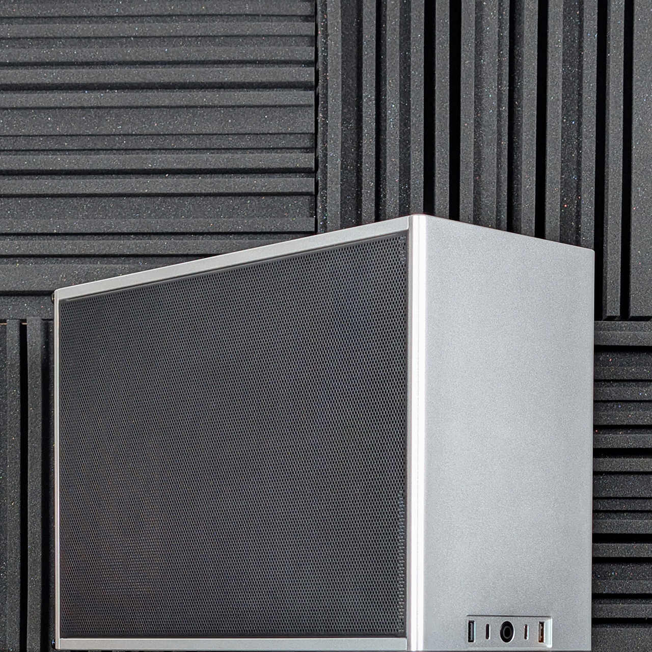 ncase-m2-round-silver-custom-prebuilt-sff-mini-itx-gaming-pc-closeup ncase m2 round silver custom prebuilt sff mini itx gaming pc closeup