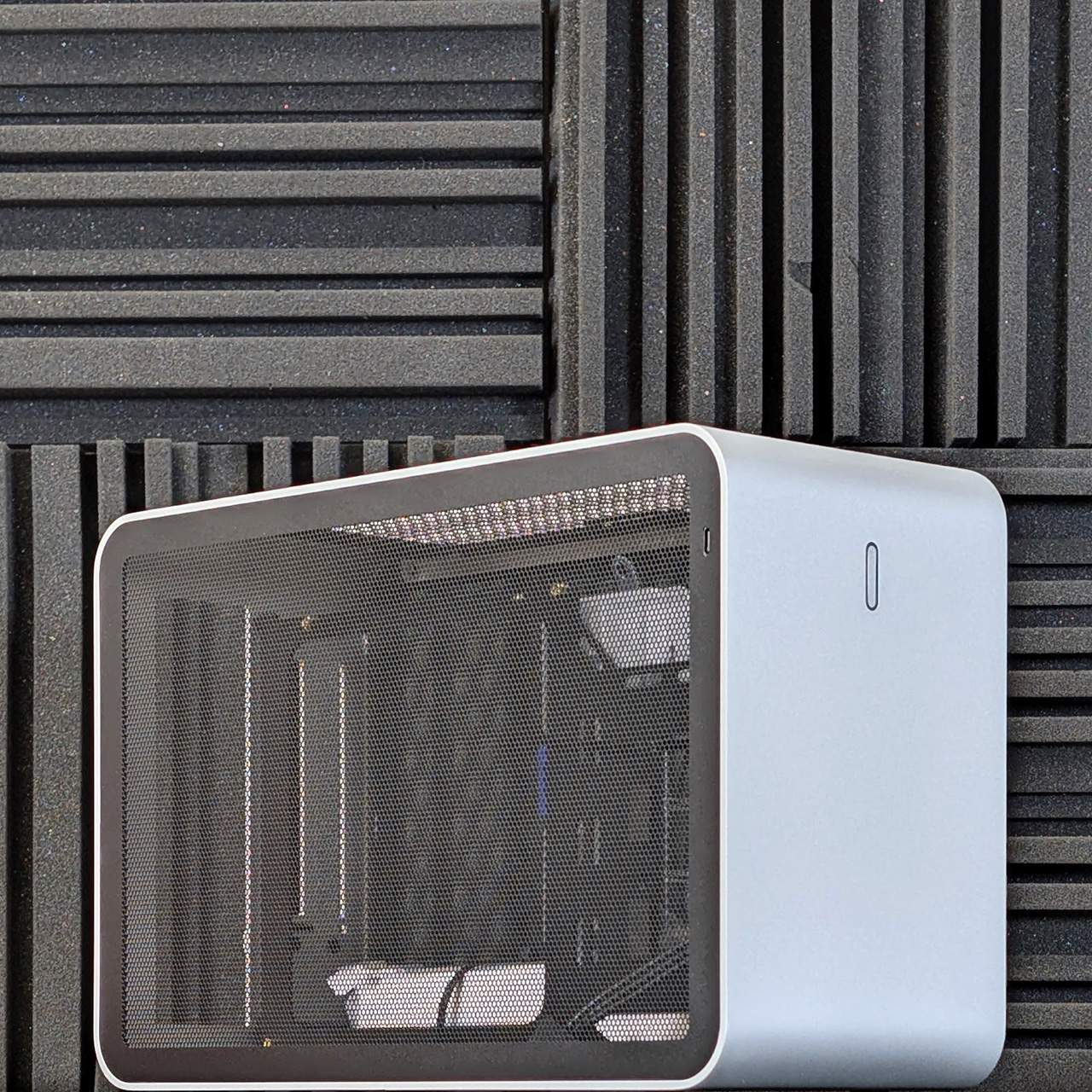 cooj sf3 custom prebuilt sff mini itx gaming pc closeup