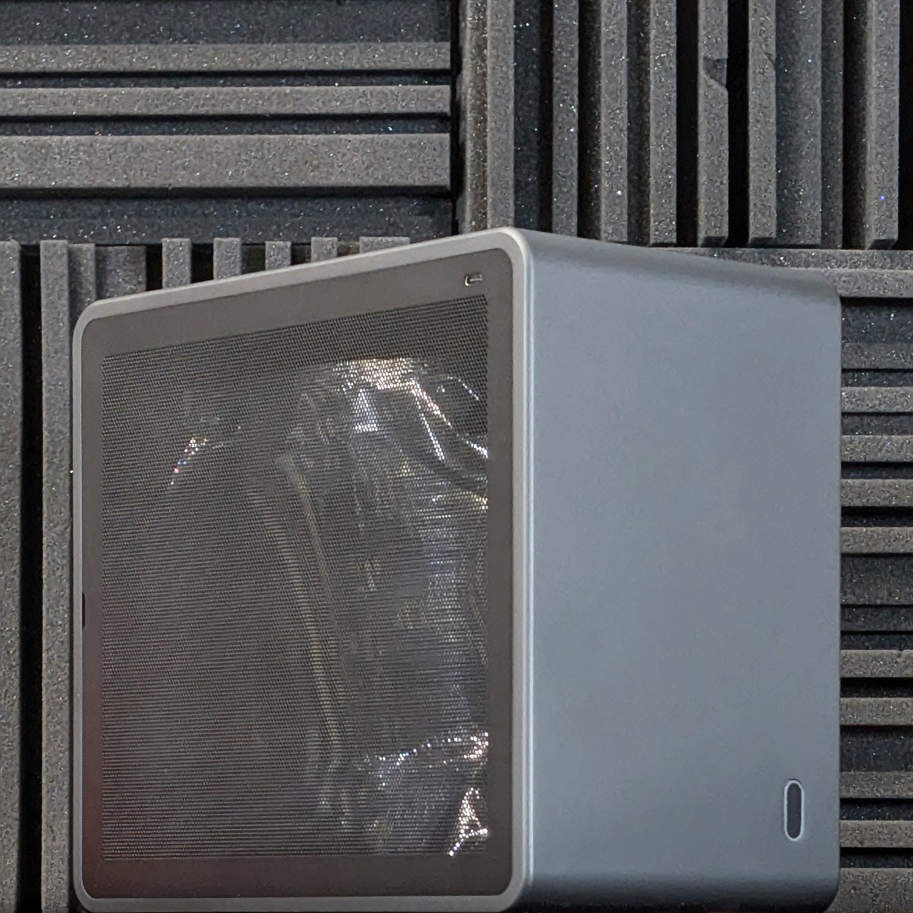 cooj sparrow mq6 gray custom prebuilt sff mini itx gaming pc closeup