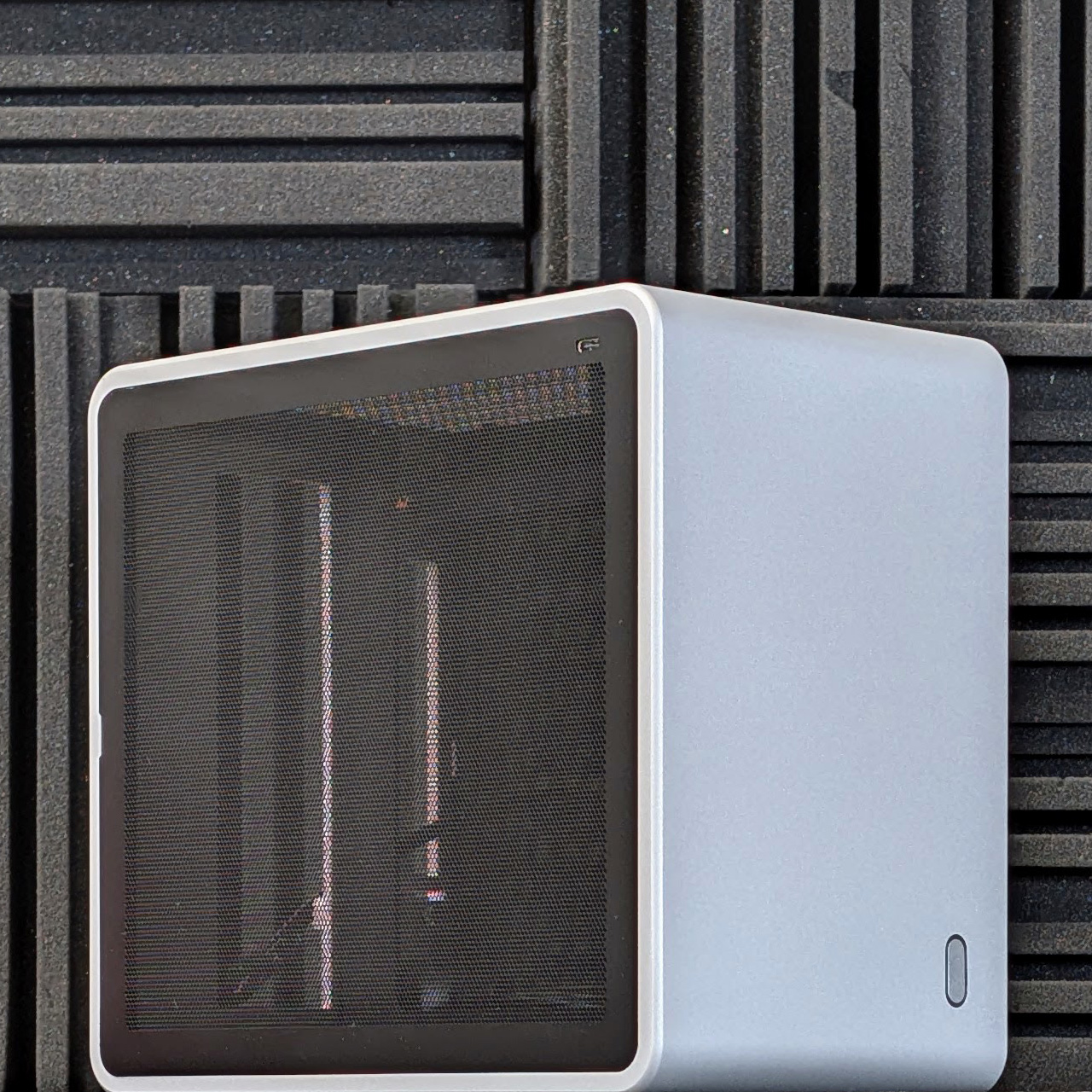 cooj-sparrow-mq6-silver-custom-prebuilt-sff-mini-itx-gaming-pc-closeup cooj sparrow mq6 silver custom prebuilt sff mini itx gaming pc closeup